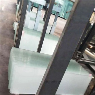 Plošča iz motnega stekla, jedkana s kislino